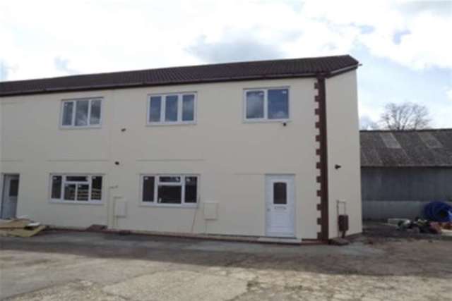  Image of 3 bedroom Detached house to rent in Victoria Avenue Chard TA20 at Chard, TA20 1HE