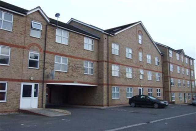  Image of 2 bedroom Flat to rent in Chase Court Gardens Southend-on-Sea SS1 at Southend-on-Sea, SS1 2WU