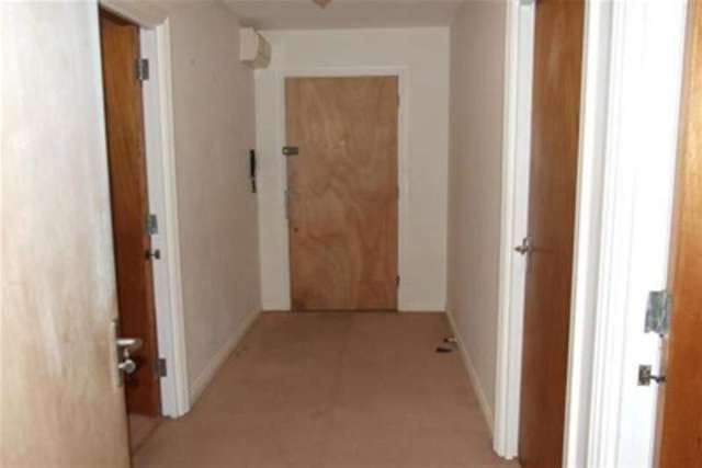  Image of 2 bedroom Flat to rent in Chase Court Gardens Southend-on-Sea SS1 at Southend-on-Sea, SS1 2WU