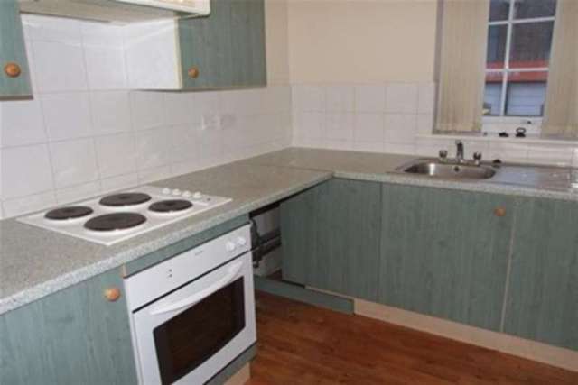  Image of 2 bedroom Flat to rent in Chase Court Gardens Southend-on-Sea SS1 at Southend-on-Sea, SS1 2WU