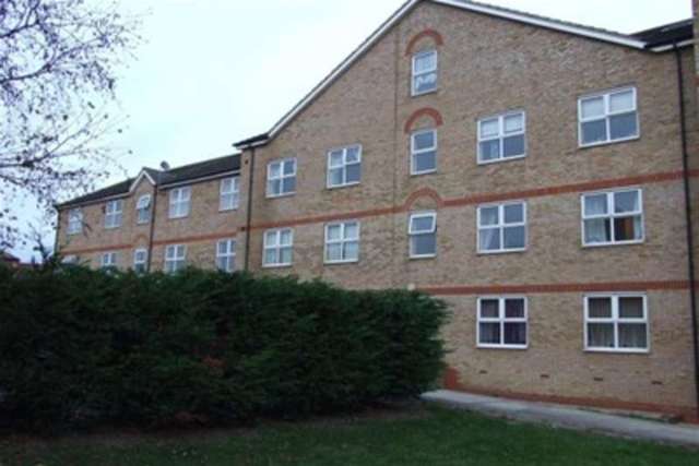  Image of 2 bedroom Flat to rent in Chase Court Gardens Southend-on-Sea SS1 at Southend-on-Sea, SS1 2WU
