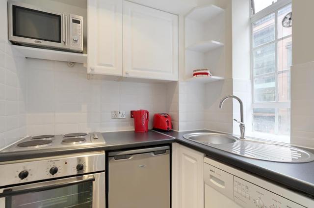  Image of 1 bedroom Flat to rent in Chelsea Cloisters Sloane Avenue London SW3 at Chelsea Cloisters  Sloane Avenue, SW3 3DP