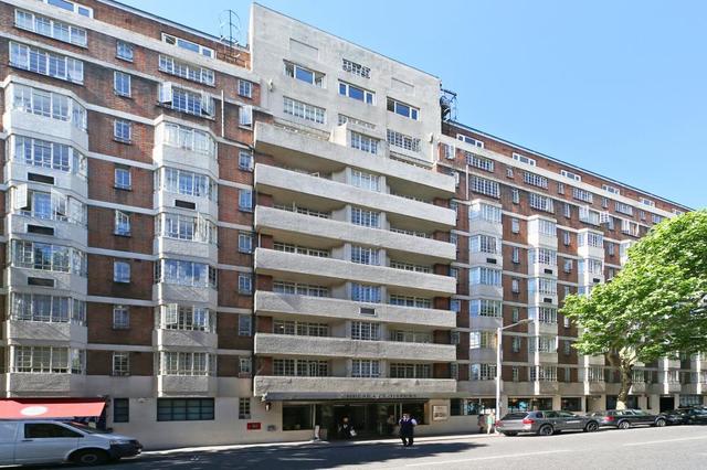  Image of 1 bedroom Flat to rent in Chelsea Cloisters Sloane Avenue London SW3 at Chelsea Cloisters  Sloane Avenue, SW3 3DP