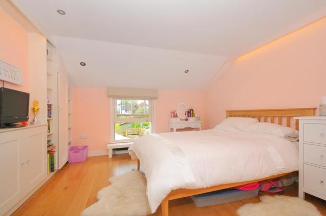  Image of 2 bedroom Terraced house to rent in Chestnut Avenue Esher KT10 at Esher Surrey Surrey, KT10 8JL
