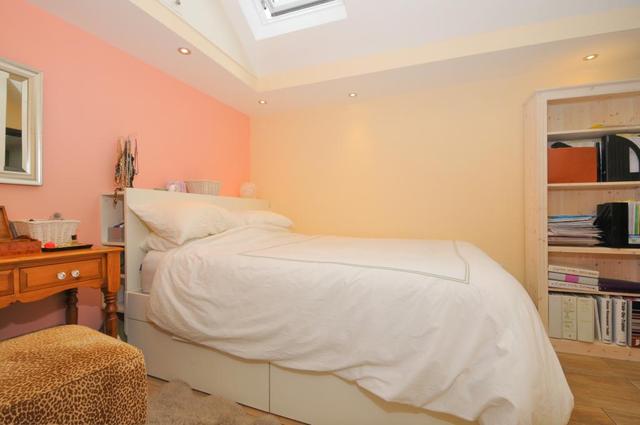  Image of 2 bedroom Terraced house to rent in Chestnut Avenue Esher KT10 at Esher Surrey Surrey, KT10 8JL