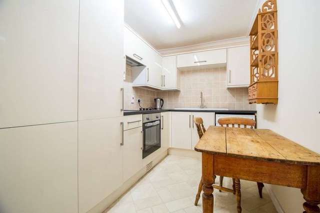  Image of 2 bedroom Flat to rent in Clarence Square Cheltenham GL50 at Cheltenham Gloucestershire, GL50 4JP