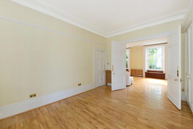  Image of 1 bedroom Ground Flat for sale in Clarendon Road London W11 at Clarendon Road  Holland Park, W11 4JB