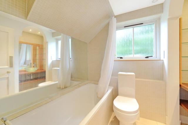  Image of 1 bedroom Ground Flat for sale in Clarendon Road London W11 at Clarendon Road  Holland Park, W11 4JB