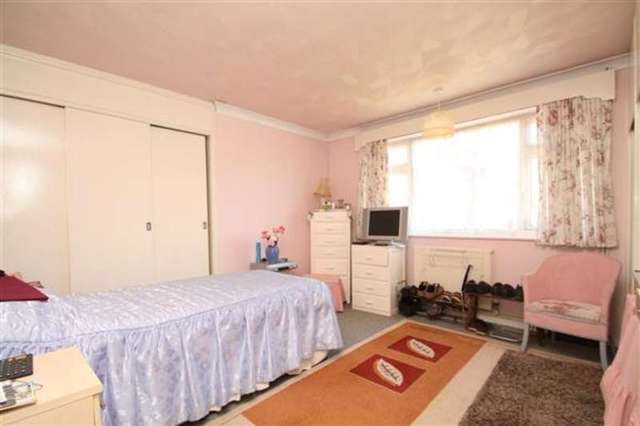  Image of 2 bedroom Bungalow for sale in Cleveland Road Worthing BN13 at Salvington, BN13 2HA