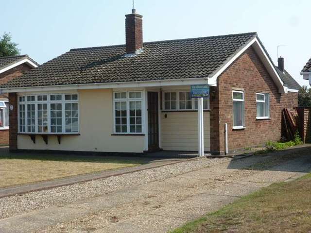  Image of 3 bedroom Bungalow to rent in Clifford Drive Lowestoft NR33 at Lowestoft, NR33 9EX