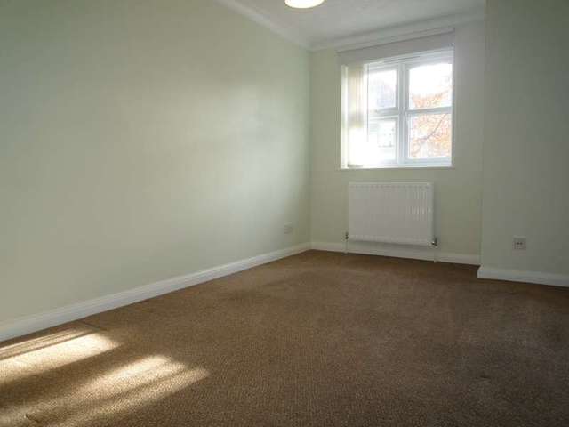  Image of 1 bedroom Flat to rent in Mulgrave Road Belmont Sutton SM2 at 44 Mulgrave Road  Sutton, SM2 6LX