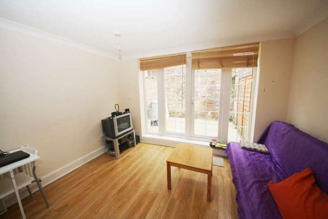  Image of Studio flat to rent in Coldharbour Lane London SW9 at Coldharbour Lane Brixton London, SW9 8QH