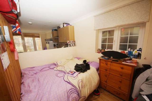  Image of Studio flat to rent in Coldharbour Lane London SW9 at Coldharbour Lane Brixton London, SW9 8QH