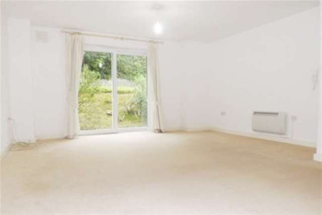  Image of 1 bedroom Flat to rent in College Hill Penryn TR10 at Penryn, TR10 8FE