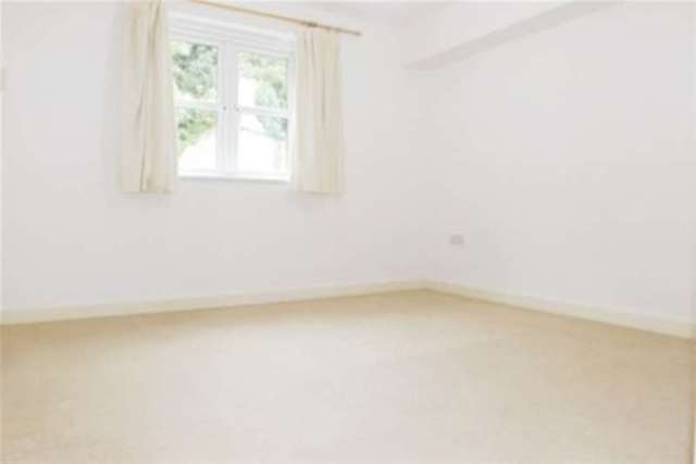  Image of 1 bedroom Flat to rent in College Hill Penryn TR10 at Penryn, TR10 8FE