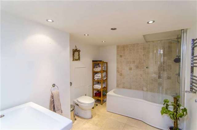  Image of 1 bedroom Flat for sale in Morris Road London E14 at 45 Morris Road London All Saints, E14 6PA
