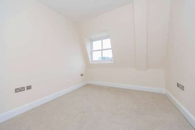  Image of 3 bedroom Flat for sale in Commercial Road London E1 at Aldgate East, E1 1NL