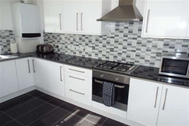  Image of 3 bedroom Detached house to rent in Craigdale Road Hornchurch RM11 at Hornchurch, RM11 1AE