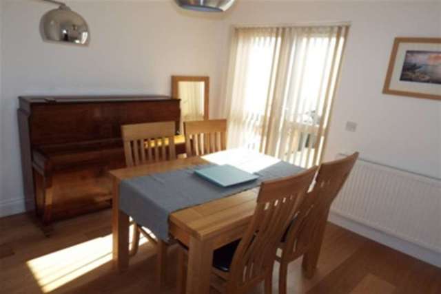  Image of 3 bedroom Detached house to rent in Craigdale Road Hornchurch RM11 at Hornchurch, RM11 1AE