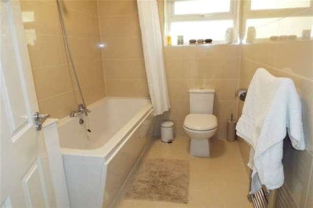  Image of 3 bedroom Detached house to rent in Craigdale Road Hornchurch RM11 at Hornchurch, RM11 1AE