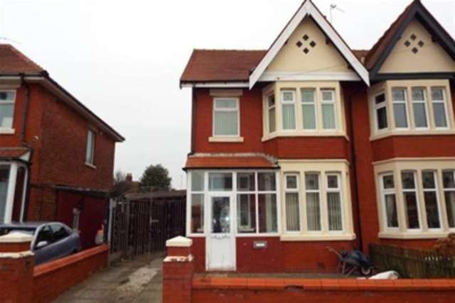  Image of 3 bedroom Semi-Detached house to rent in Crestway Blackpool FY3 at Blackpool, FY3 8PA