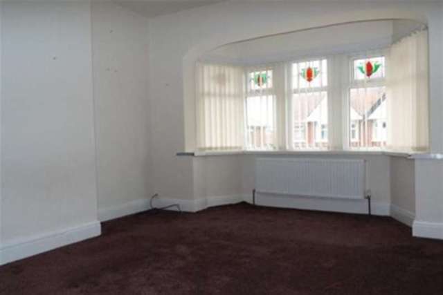  Image of 3 bedroom Semi-Detached house to rent in Crestway Blackpool FY3 at Blackpool, FY3 8PA