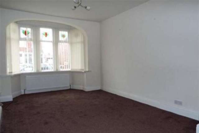  Image of 3 bedroom Semi-Detached house to rent in Crestway Blackpool FY3 at Blackpool, FY3 8PA