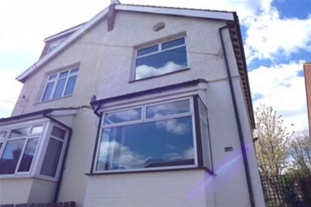  Image of 2 bedroom Detached house to rent in Cromwell Road Caterham CR3 at Caterham, CR3 5JA