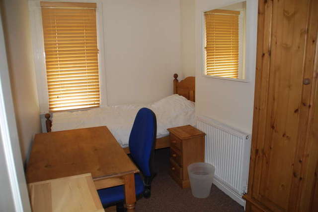  Image of 4 bedroom Terraced house for sale in Dartmouth Avenue Bath BA2 at Oldfield Park Bath Corston, BA2 1AS