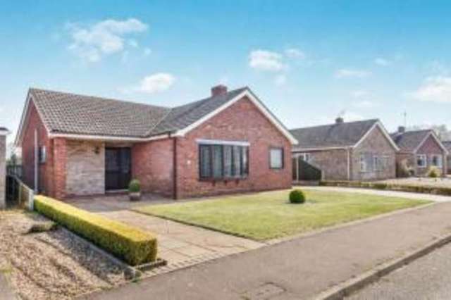  Image of 3 bedroom Bungalow for sale in Waveney Road Ditchingham Bungay NR35 at Ditchingham Bungay Ditchingham, NR35 2RF