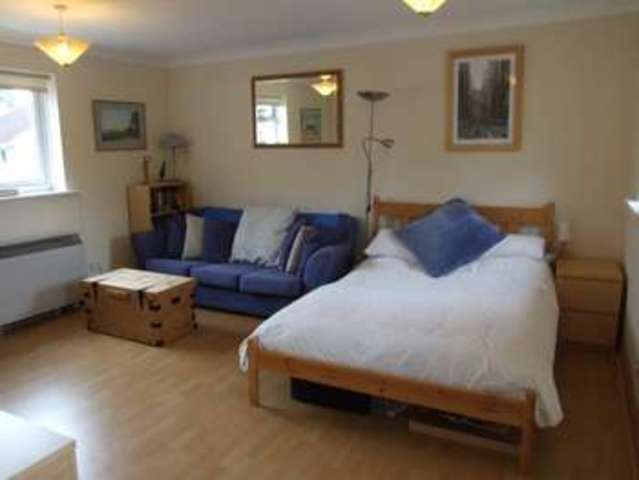  Image of 1 bedroom Apartment to rent in Dodsells Well Finchampstead Wokingham RG40 at Finchampstead Wokingham Finchampstead, RG40 4YE
