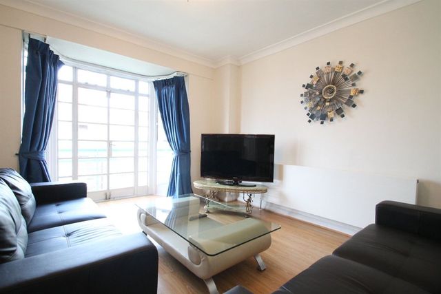  Image of 3 bedroom Flat to rent in Gloucester Place London NW1 at Gloucester Place  Marylebone, NW1 5AH