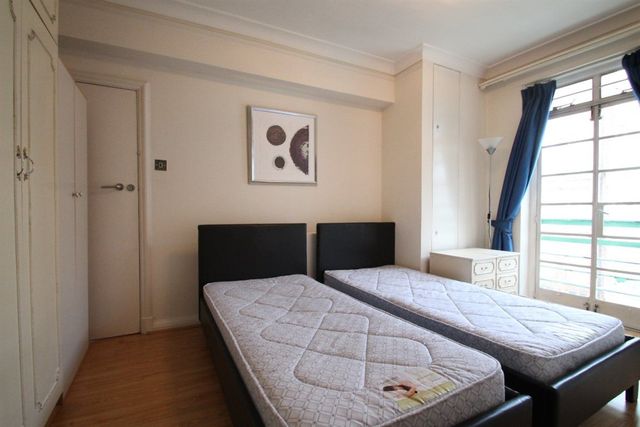  Image of 3 bedroom Flat to rent in Gloucester Place London NW1 at Gloucester Place  Marylebone, NW1 5AH