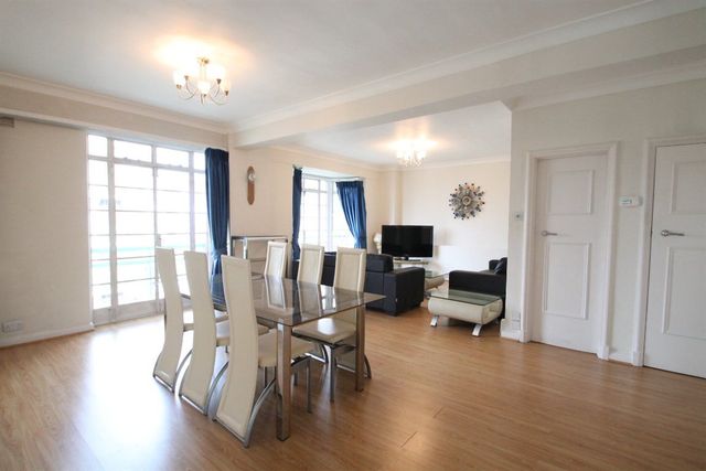  Image of 3 bedroom Flat to rent in Gloucester Place London NW1 at Gloucester Place  Marylebone, NW1 5AH