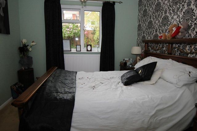  Image of 4 bedroom Detached house for sale in Dukeswood Drive Dibden Purlieu Southampton SO45 at Dukeswood Drive  Southampton, SO45 4NJ