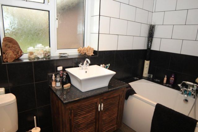  Image of 4 bedroom Detached house for sale in Dukeswood Drive Dibden Purlieu Southampton SO45 at Dukeswood Drive  Southampton, SO45 4NJ