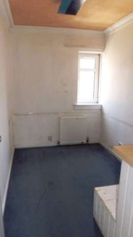  Image of 3 bedroom Terraced house for sale in Dumbreck Square Glasgow G41 at Dumbreck Square  Glasgow, G41 5SY