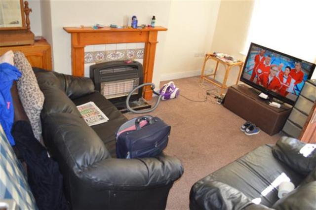  Image of 2 bedroom Terraced house for sale in East Park Terrace Leeds LS9 at Harehills, LS9 9LA