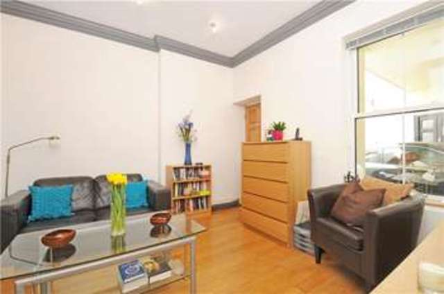  Image of 1 bedroom Flat for sale in Standen Road London SW18 at 55 Standen Road London West Hill, SW18 5TH