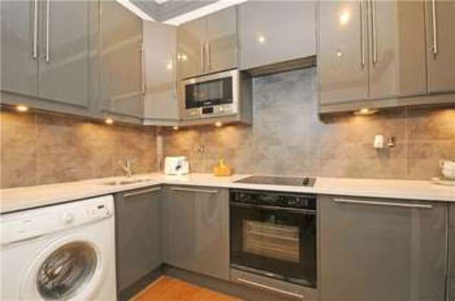  Image of 1 bedroom Flat for sale in Standen Road London SW18 at 55 Standen Road London West Hill, SW18 5TH