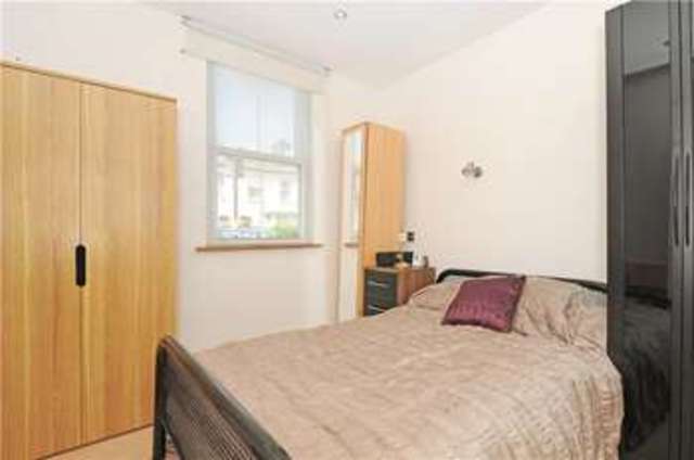  Image of 1 bedroom Flat for sale in Standen Road London SW18 at 55 Standen Road London West Hill, SW18 5TH
