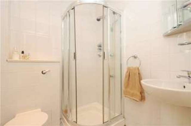  Image of 1 bedroom Flat for sale in Standen Road London SW18 at 55 Standen Road London West Hill, SW18 5TH