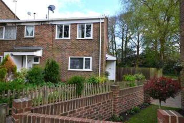  Image of 3 bedroom End of Terrace for sale in Elizabeth Close Bracknell RG12 at Bracknell Berkshire Easthampstead, RG12 9SZ
