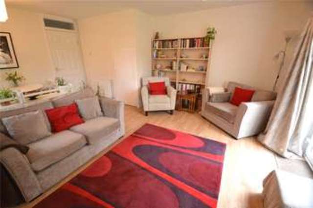 Image of 3 bedroom End of Terrace for sale in Elizabeth Close Bracknell RG12 at Bracknell Berkshire Easthampstead, RG12 9SZ