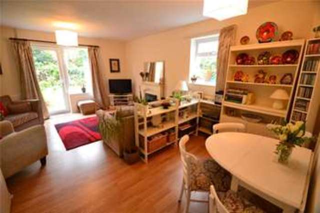 Image of 3 bedroom End of Terrace for sale in Elizabeth Close Bracknell RG12 at Bracknell Berkshire Easthampstead, RG12 9SZ