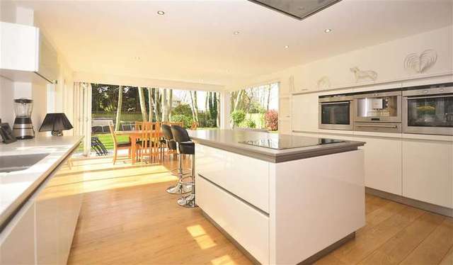  Image of 5 bedroom Detached house for sale in Elmwood Close Broadstairs CT10 at Broadstairs Kent Broadstairs, CT10 3AY