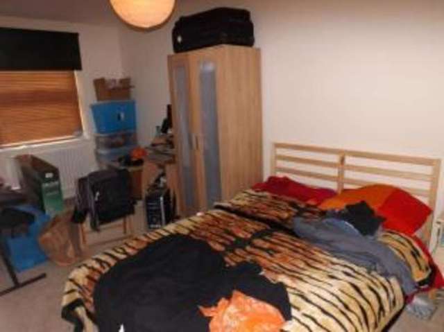  Image of 2 bedroom Flat for sale in Temple Road Epsom KT19 at Epsom Surrey Epsom, KT19 8EY