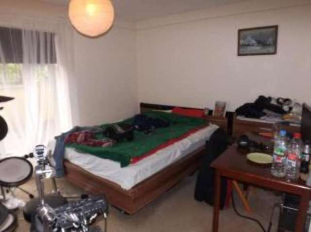  Image of 2 bedroom Flat for sale in Temple Road Epsom KT19 at Epsom Surrey Epsom, KT19 8EY