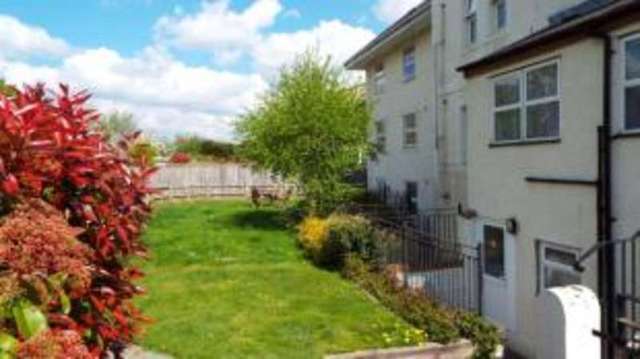  Image of 2 bedroom Flat for sale in Temple Road Epsom KT19 at Epsom Surrey Epsom, KT19 8EY