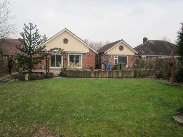  Image of 3 bedroom Bungalow to rent in Ballater Drive Houghton Green Warrington WA2 at Fearnhead Lane  Warrington, WA2 0LX